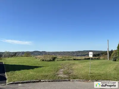 Magnifique terrain de 33 486 pieds carrés avec vue panoramique sur Chicoutimi incluant les 2 ponts,...