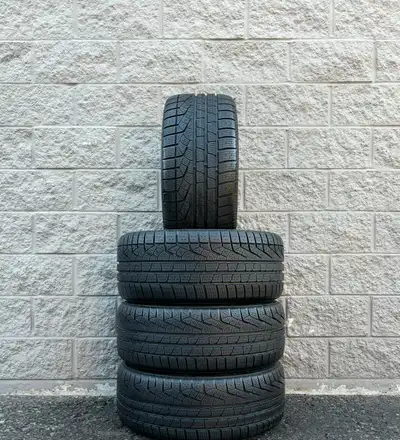 Winter / Snow Pirelli Sottozero Winter 240 Serie II RunFlat 20 Staggered Tires. 2x 245 35 20 & 2x 27...
