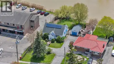 Welcome to this charming waterfront property located on the Sydenham River! This 2-bedroom, 1-bath h...