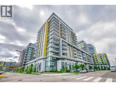 2 bed 2 bath like new condo with a/c in prime city centre location. Best layout, with 2 bedrooms sep...