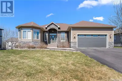 *Click on link for 3D virtual tour of this property* Welcome to 178 Yvonne, located in Dieppes sough...