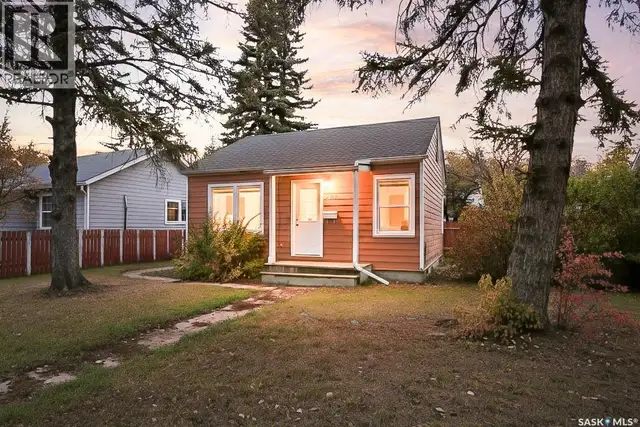 826 Athabasca STREET E Moose Jaw, Saskatchewan in Houses for Sale in Moose Jaw - Image 2