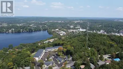 ***AVAILABLE MARCH 1st**** Stunning location, enjoy the beauty of Muskoka. Short distance to Muskoka...