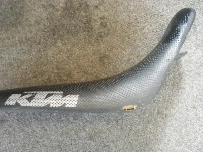 1997-1998 KTM 50 SX seat. Has small tear on each side. Asking $ 50 + tax, shipping extra