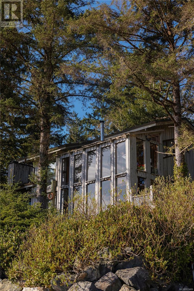 1349 Chesterman Beach Rd Tofino, British Columbia in Houses for Sale in Port Alberni - Image 4