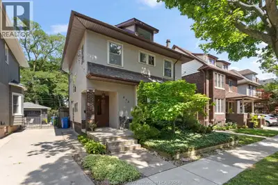 Welcome to Olde Walkerville living at its best! This beautiful 3 bdrm + 1 bedroom, 2.5 bath, 2 1/2-s...
