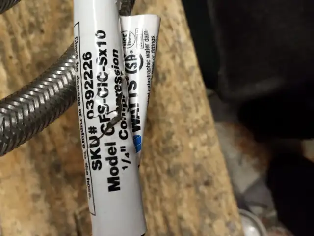 Stainless steel refrigerator hose in Refrigerators in Mississauga / Peel Region - Image 2