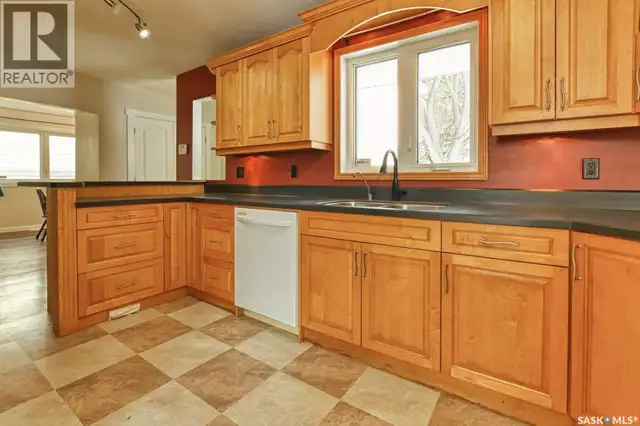 1321 Jubilee AVENUE Regina, Saskatchewan in Houses for Sale in Regina - Image 9