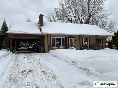 Située au 510, rue Judith-Jasmin, cette magnifique maison de type bungalow est située dans un quarti...