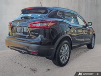 *CLEAN CARFAX, APPLE CAR PLAY, ANDROID AUTO, ALL-WHEEL DRIVE, MOONROOF.. * Featuring a 7-inch Nissan... (image 6)