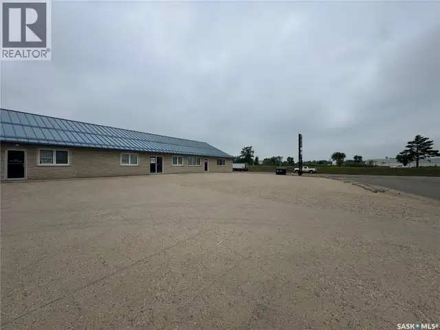 102 Sims AVENUE Weyburn, Saskatchewan in Commercial & Office Space for Sale in Regina - Image 5