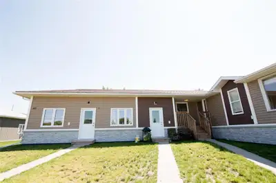 R39//Roland/*FOR RENT* 1220 square fully updated 3 bedroom lower level apartment available for rent....