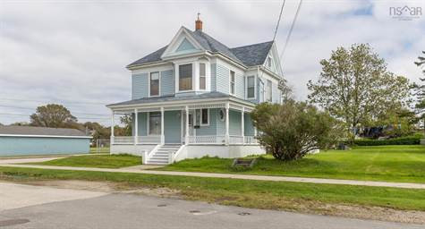 33 William Street in Houses for Sale in Yarmouth - Image 2