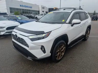 Welcome to Woodridge Ford. Low Mileage, Leather Seats, Sunroof, Cooled Seats, Wireless Charging, Hea...