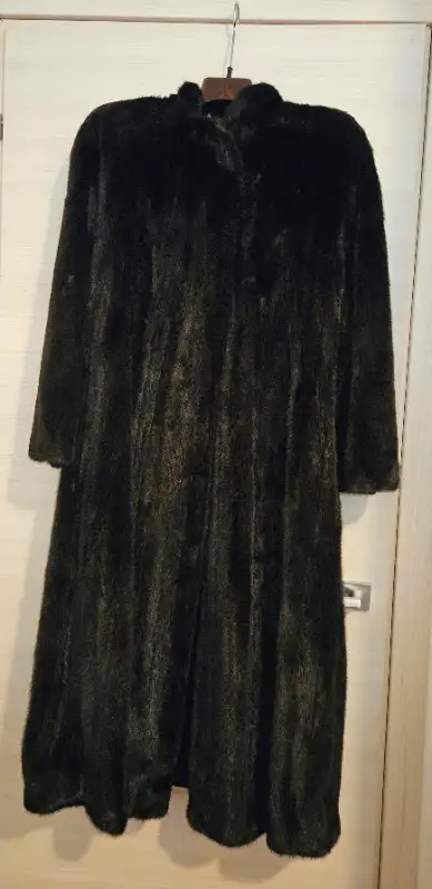 MANTEAU FOURRURE VISON NOIR-FEMME / MARQUE VINCENZO / GROSVERNOR, View more