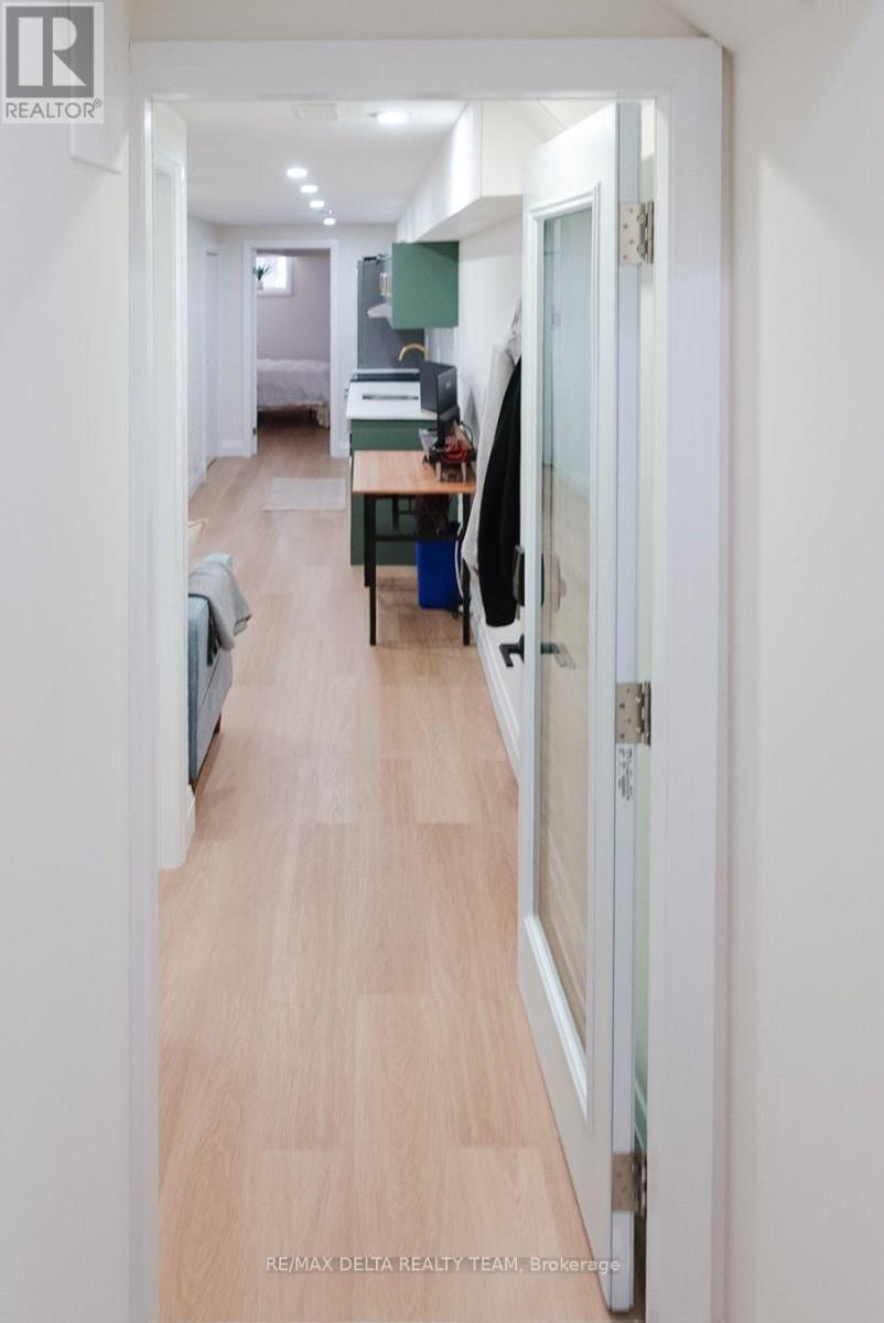 BASEMENT APARTMENT - 7 CRAVEN ROAD Toronto (Greenwood-Coxwell), 3