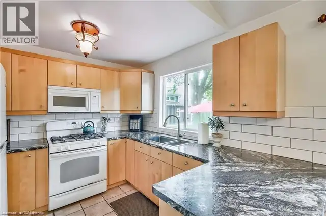 8 BEACH Road Lowbanks, Ontario in Houses for Sale in St. Catharines - Image 16