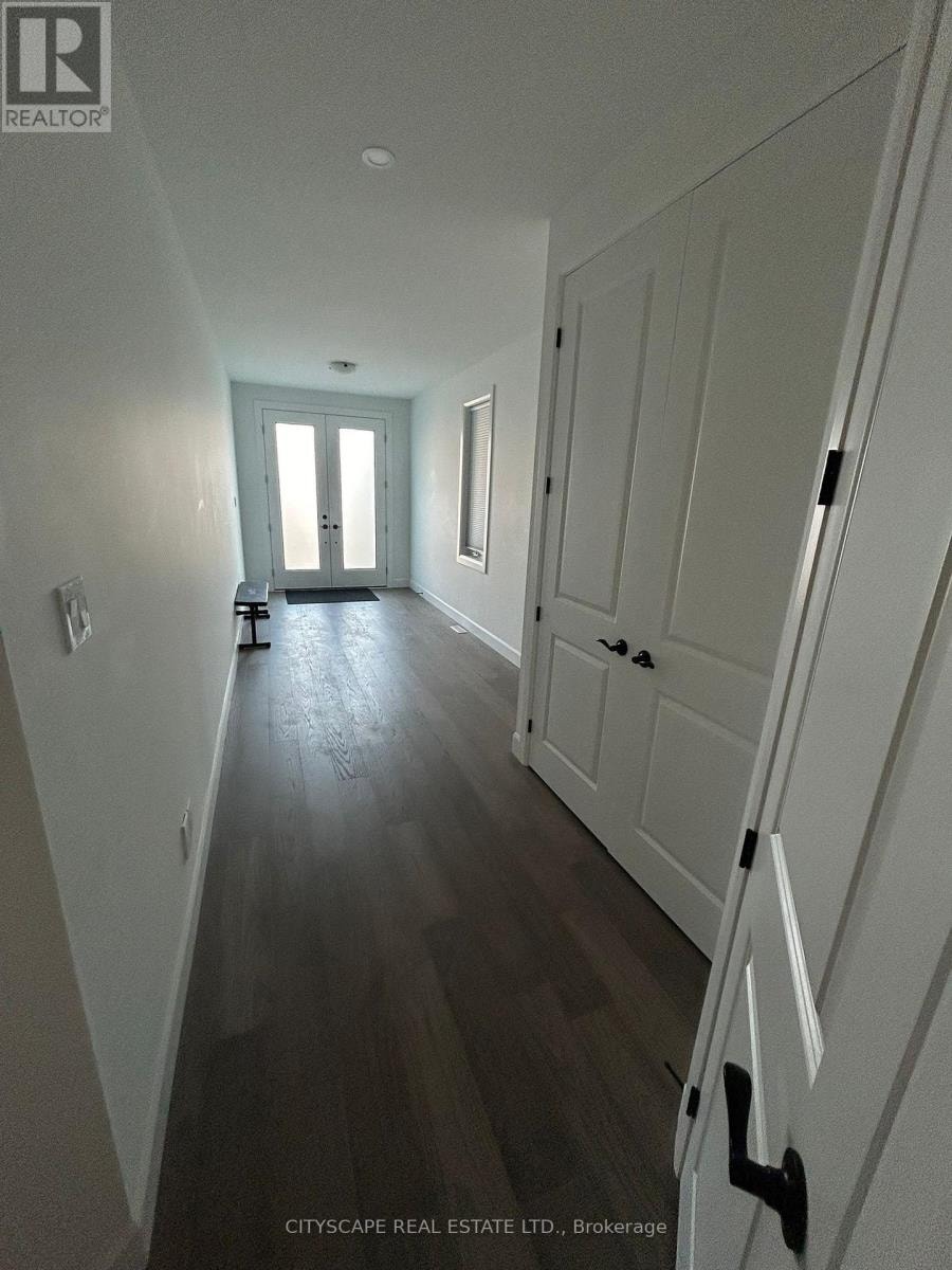 3821 AYRSHIRE AVENUE London South (South V), Ontario 2