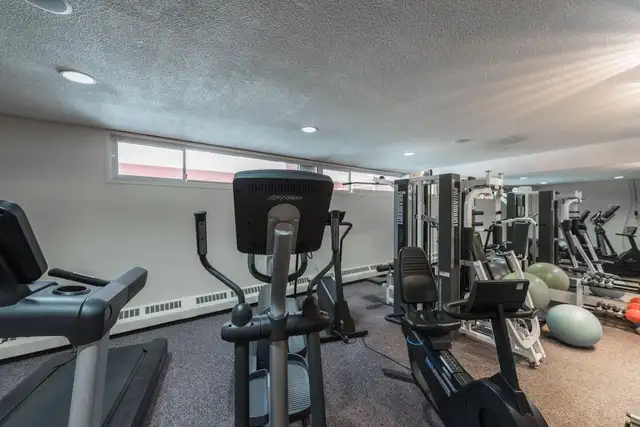 2 Bedroom Apartment for Rent - 2222 Bellevue Avenue in Long Term Rentals in Vancouver - Image 9