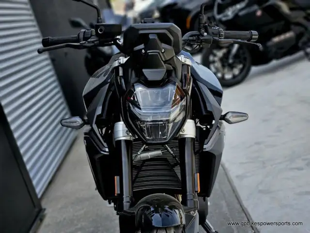 2026 BMW F 900 R Triple Black in Sport Touring in Oshawa / Durham Region - Image 7