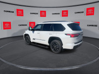 Leather Seats! Handsome styling, impressive performance and an efficient hybrid powertrain make this... (image 5)