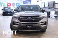 Key Features: Power adjustable front seats, tri-zone automatic climate control, heated front seats,... (image 7)