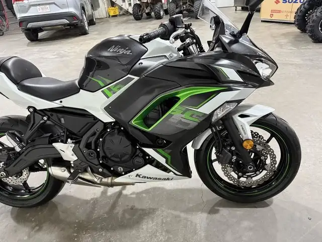 2022 Kawasaki Ninja 650 Pearl Robotic White in Sport Bikes in St. Albert - Image 8