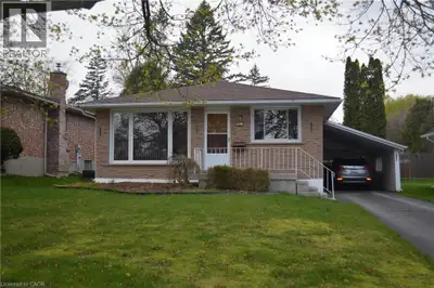 Excellent starter or retirement bungalow in a great location close to amenities and backing onto ope...