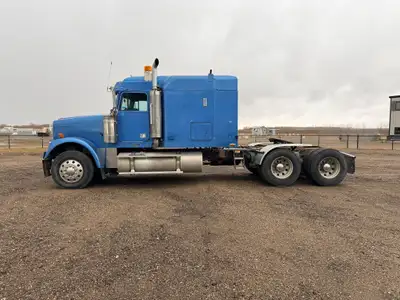 2007 Freightliner Classic 6x4 Sleeper Truck Tractor Comes with a Caterpillar C15 diesel engine, 475...