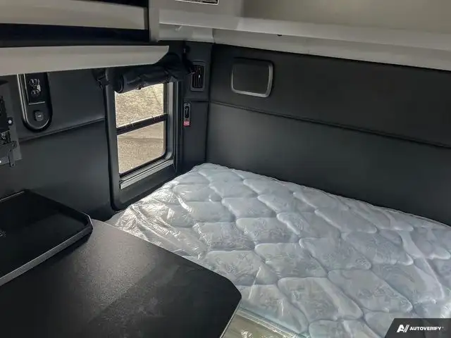 2025 Kenworth T680 in Heavy Trucks in Moncton - Image 24