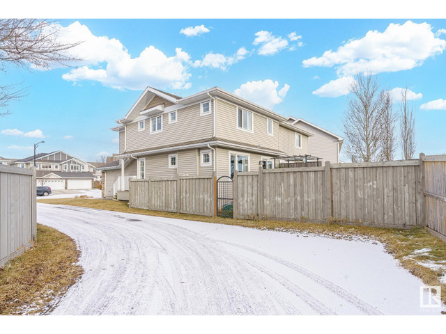 2733 SPARROW PL NW Edmonton, Alberta in Houses for Sale in St. Albert - Image 3