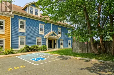 Nestled among mature trees on Freshwater Road, this beautifully maintained condo townhouse offers th...