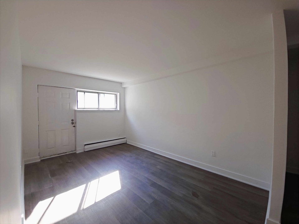 APPARTEMENT 4 1/2 À MONTRÉAL - RÉNOVÉ, CHAUFFÉ 3