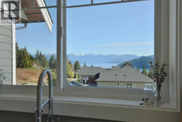 605 WOODLAND AVENUE Gibsons, British Columbia in Condos for Sale in Sunshine Coast - Image 14