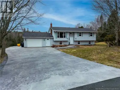 5-Bedroom Home or 3+2-Bedroom Rental Unit / In-Law Suite Ideal for Large Families or Extra Income! L...