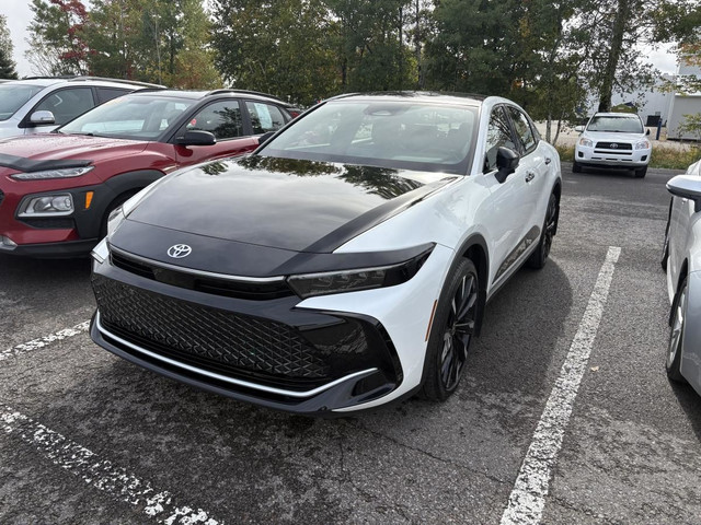 Toyota Crown Platinum Hybrid max 2023 dans Autos et camions  à Ville de Québec