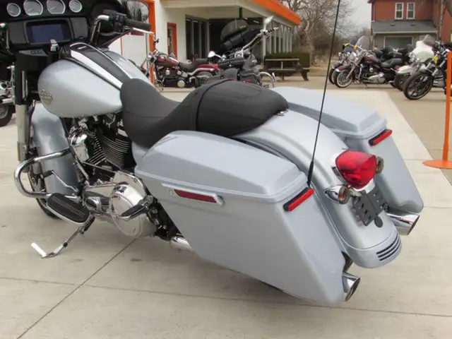2023 Harley-Davidson FLHXS Street Glide Special in Sport Touring in Leamington - Image 15