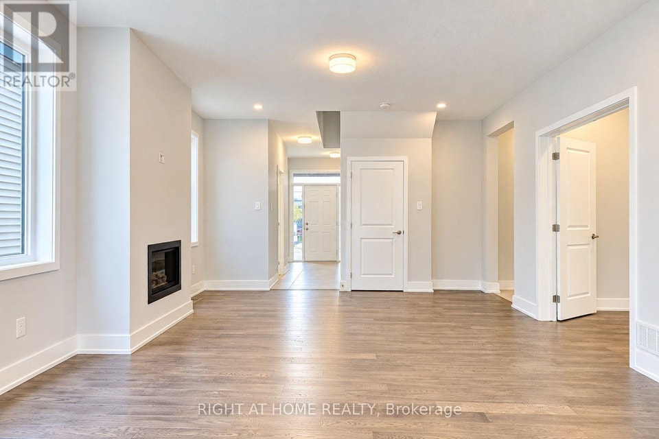 615 CYGNUS STREET Ottawa, Ontario 2