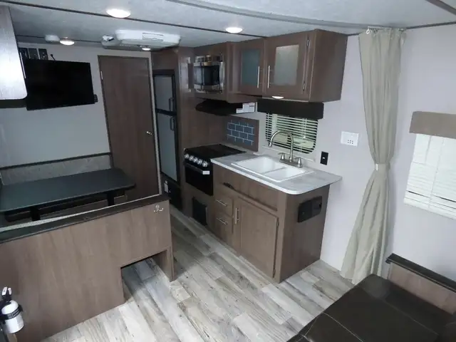 2019 KEYSTONE RV HIDEOUT 19LHSWE (FINANCING AVAILABLE) in Travel Trailers & Campers in Saskatoon - Image 7