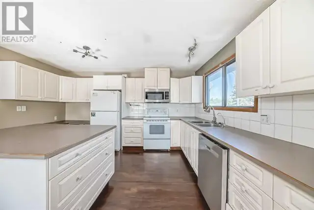 3, 604 First Street E Cochrane, Alberta62863799276802122