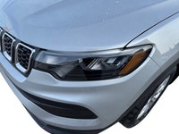 Cloth Low-Back Bucket Seats, Heated Front Seats, 8.4 Touchscreen Display, Apple Carplay, Google Andr... (image 4)
