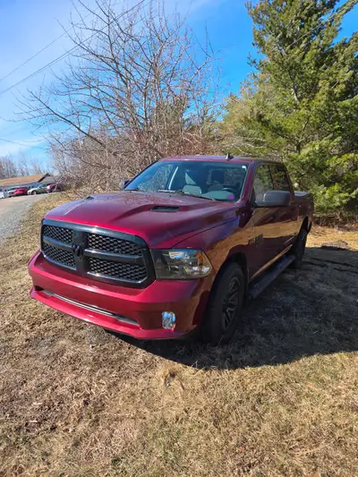 5.7L Hemi, crew cab, 4x4. new tires on black alloy rims. Comes with new mvi.