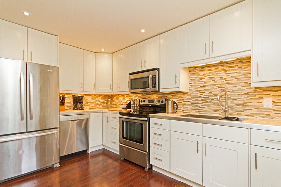 ALL-INCLUSIVE, FULLY FURNISHED 2-BED DOWNTOWN APARTMENT 5