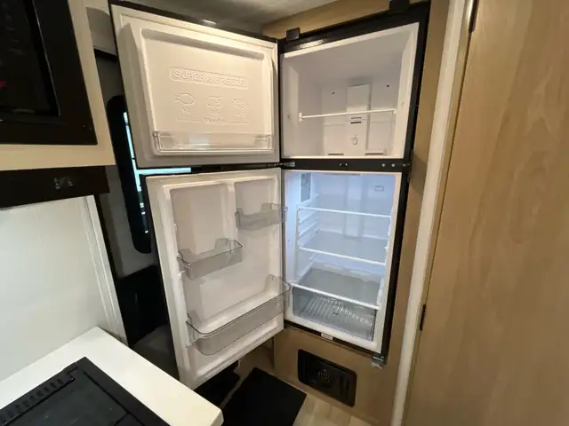 2026 Winnebago THRIVE 18FBS in Travel Trailers & Campers in Terrace - Image 13