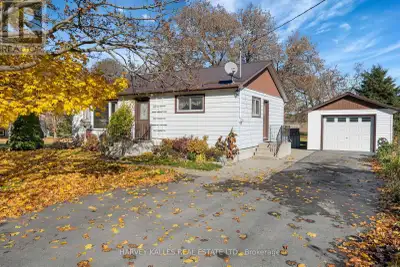 Offered for the first time since it was built, this well-maintained 3-bedroom, 1-bathroom bungalow i...