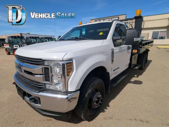 2018 Ford F-350 XLT 6.7L Diesel/13FT Power Tilt Deck/Dually