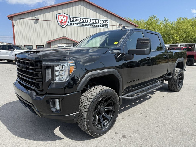 2022 GMC SIERRA 2500HD 4WD Crew Cab 159 AT4 in Cars & Trucks in Belleville