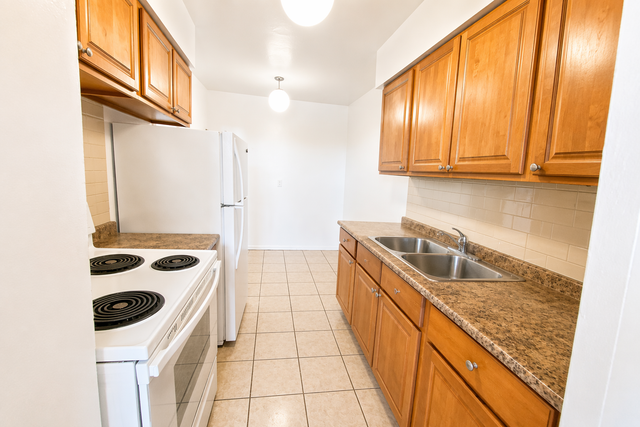 1 BEDROOM APARTMENT FOR RENT in Long Term Rentals in City of Toronto - Image 5