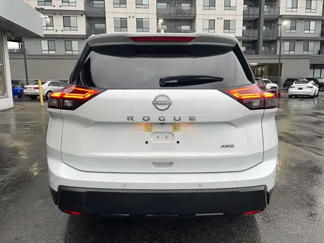 2025 Nissan Rogue AWD SV Moonroof in Cars & Trucks in Delta/Surrey/Langley - Image 7