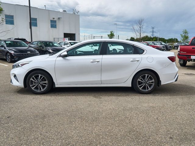 2022 Kia Forte EX | Charging Pad | Apple CarPlay | Heated Wheel in Cars & Trucks in Edmonton - Image 2